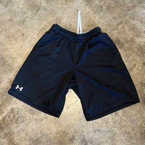 Under Armour men’s legend shorts, M